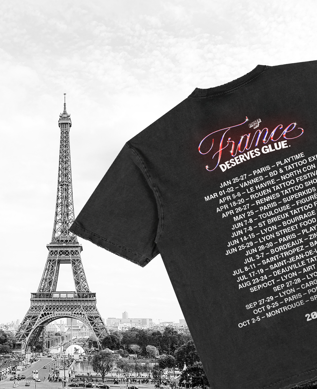 Torre Eiffel ao lado de uma T-shirt preta da digressão "France Deserves Glue" com as datas de 2025, versão móvel