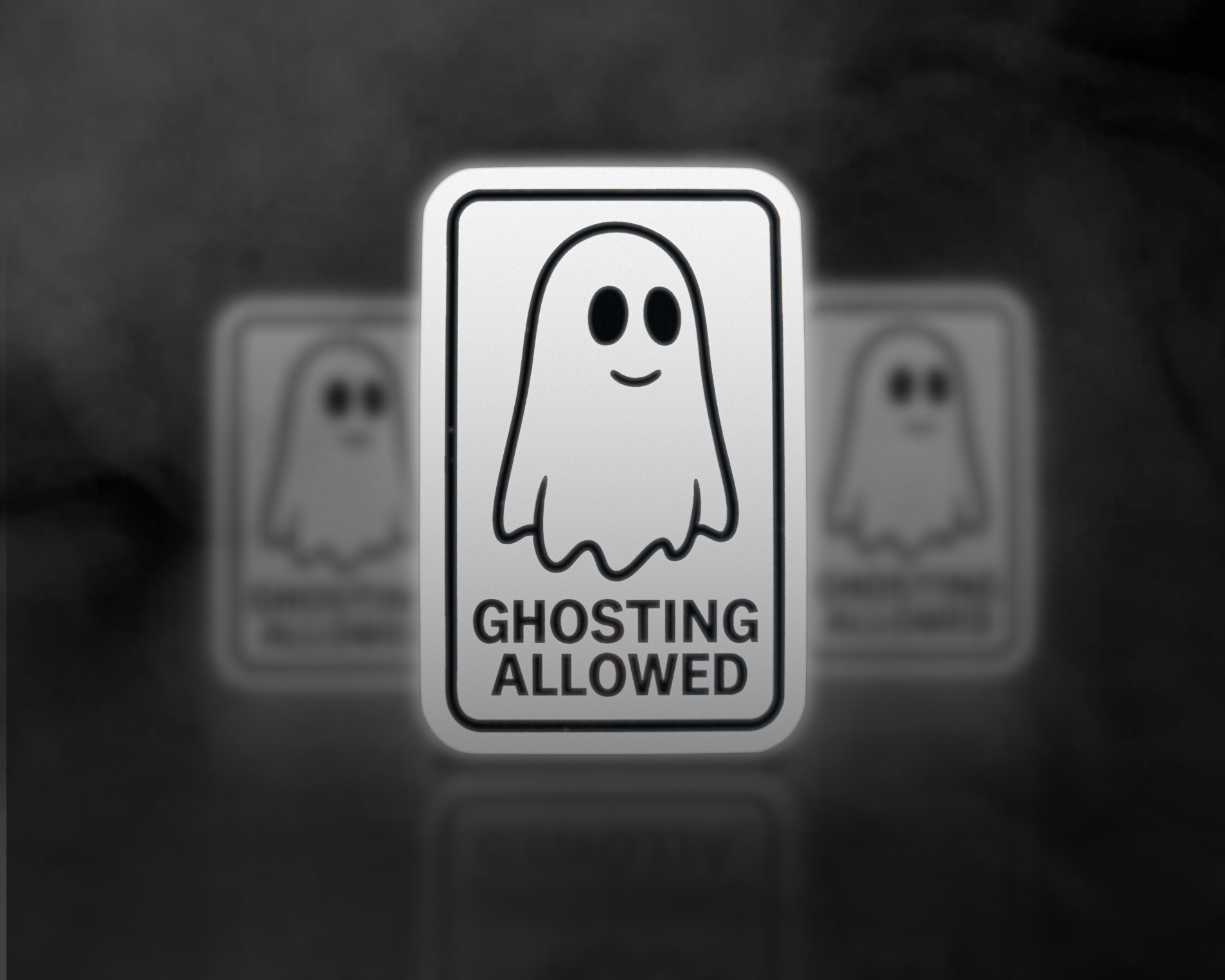 Placa com desenho de fantasma sorridente e texto "Ghosting Allowed" em fundo escuro e esfumaçado.